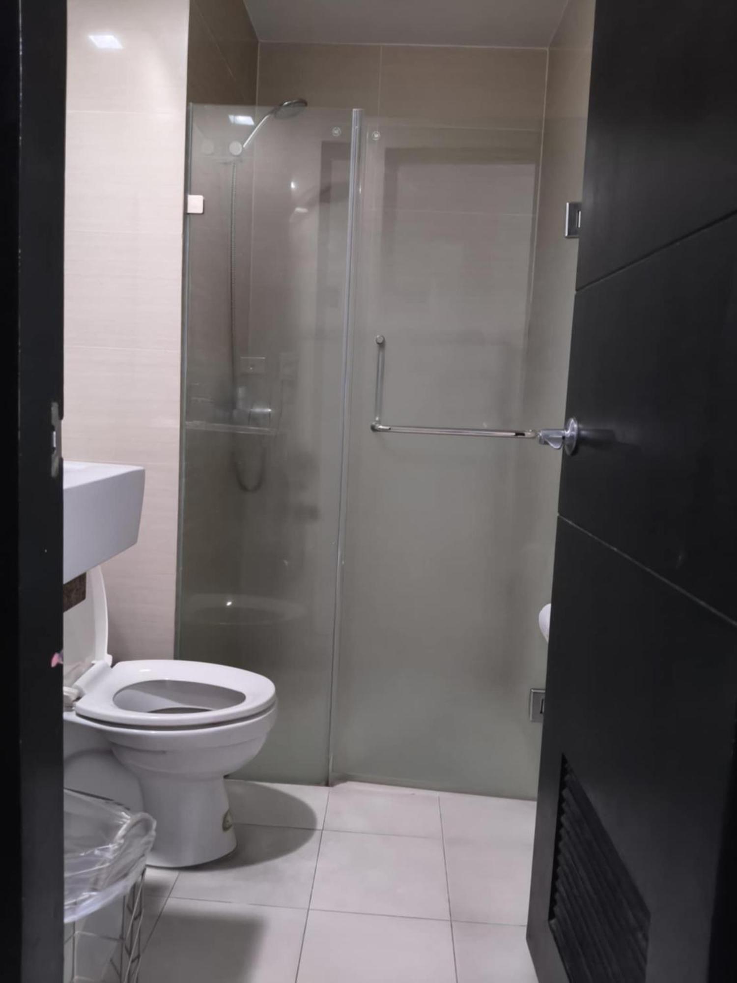 Henry'S Newport Condotel パサイ エクステリア 写真